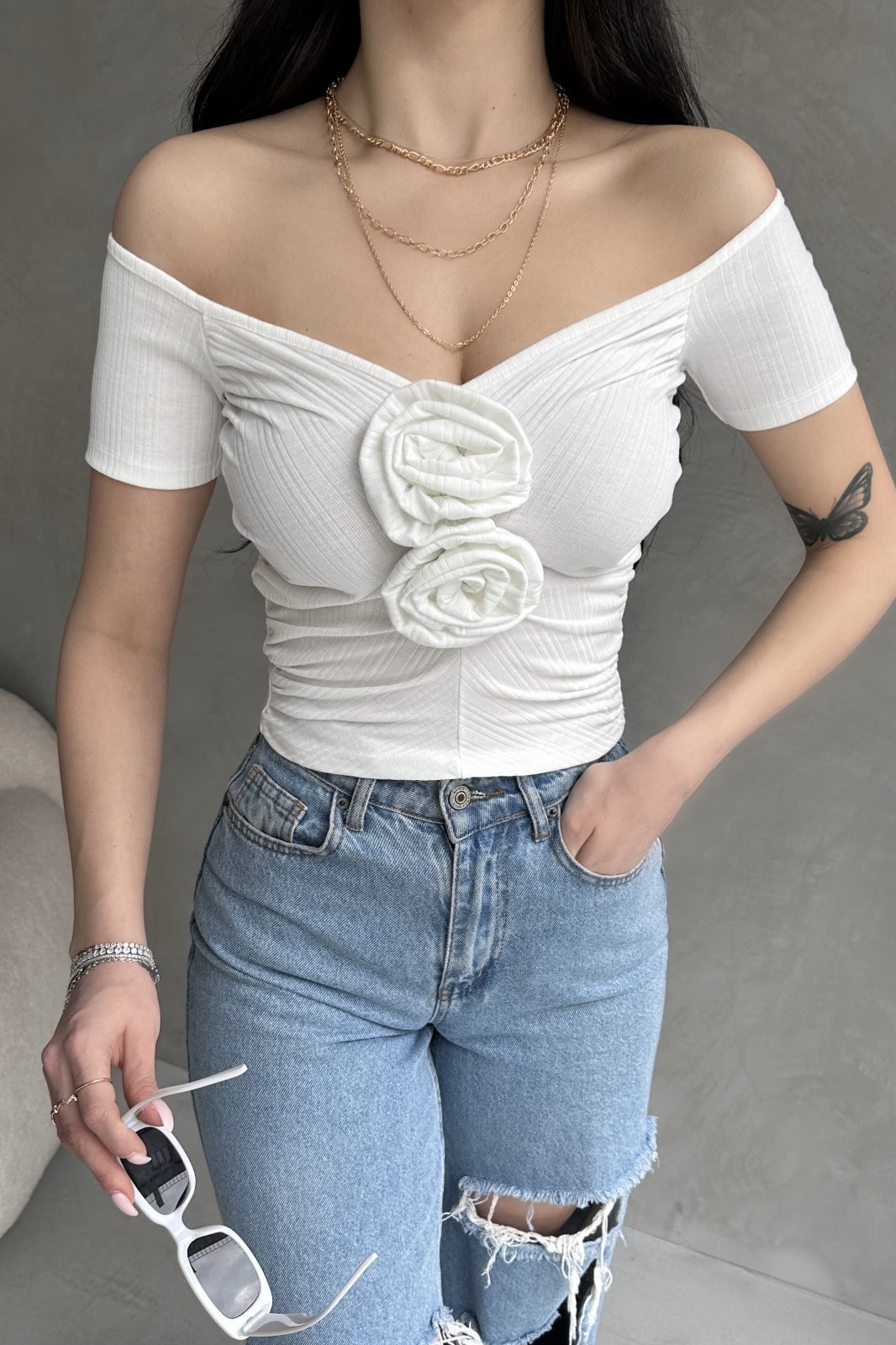 Kayık Yaka Gül Detaylı Crop Bluz - Görsel 4