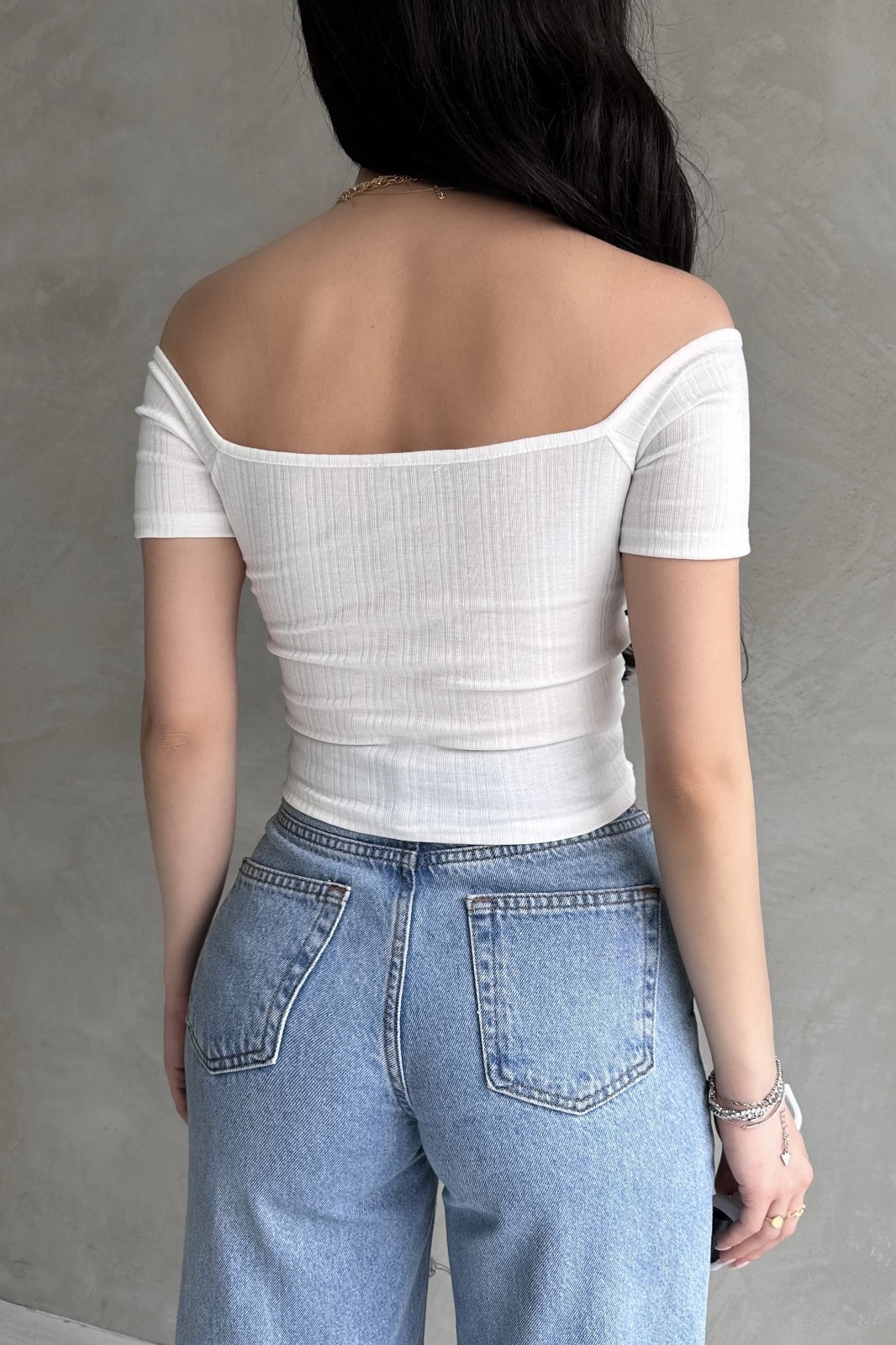 Kayık Yaka Gül Detaylı Crop Bluz - Görsel 6