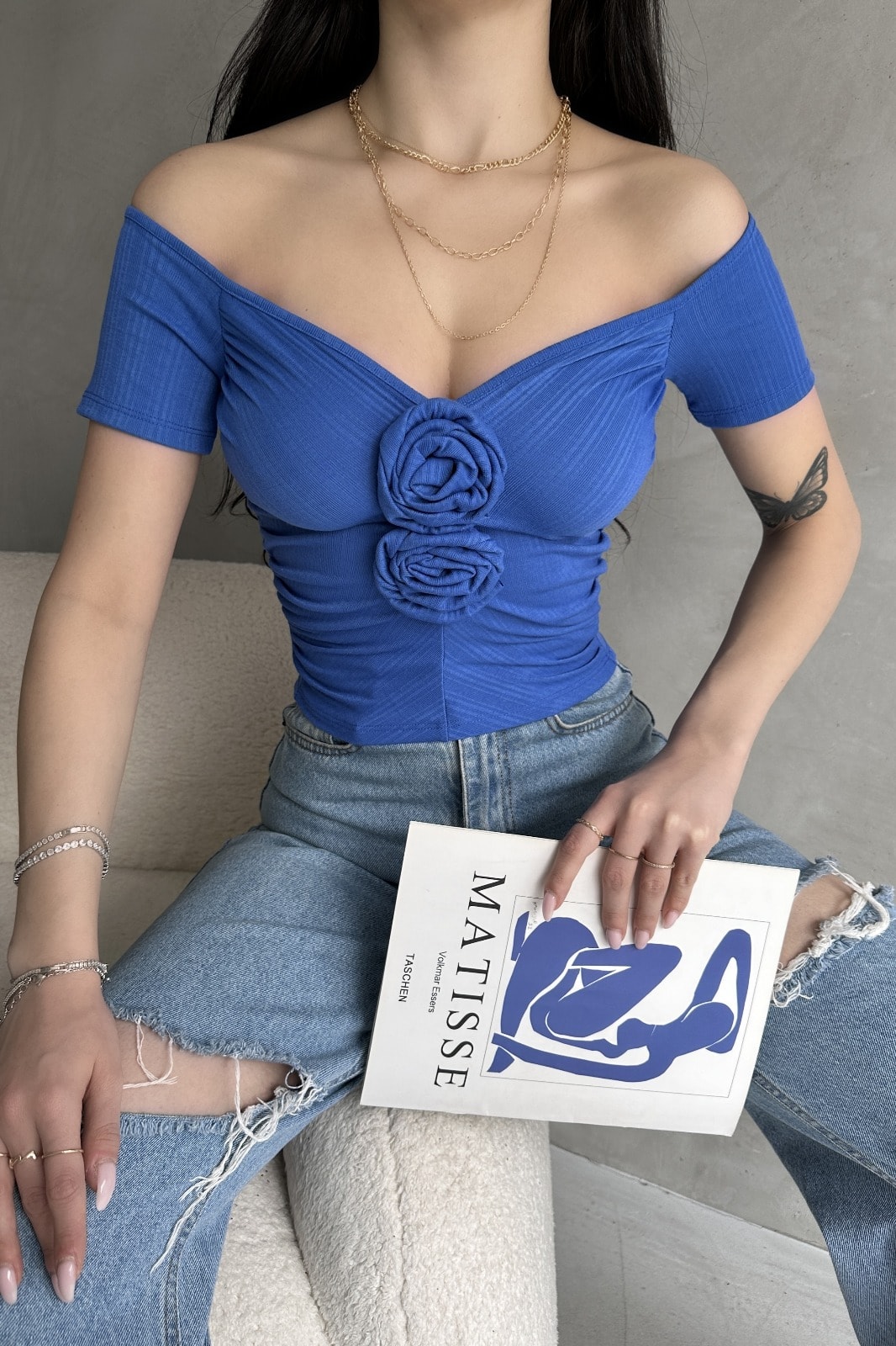 Kayık Yaka Gül Detaylı Crop Bluz - Görsel 7
