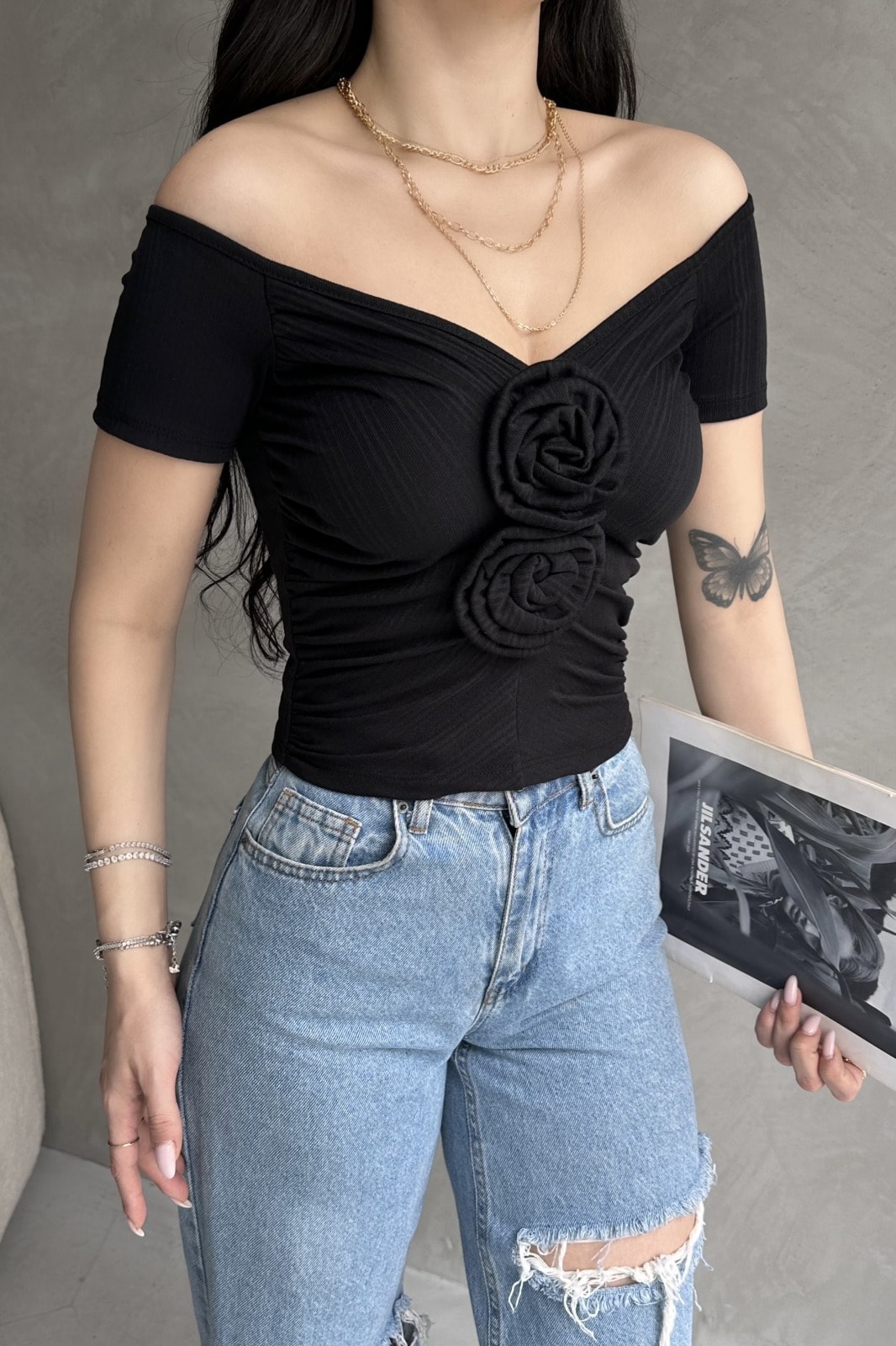 Kayık Yaka Gül Detaylı Crop Bluz - Görsel 11