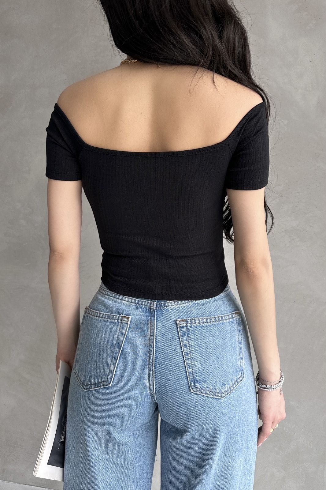 Kayık Yaka Gül Detaylı Crop Bluz - Görsel 14